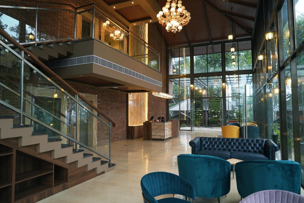Elephant Passage Munnar Exteriör bild The lobby of the hotel