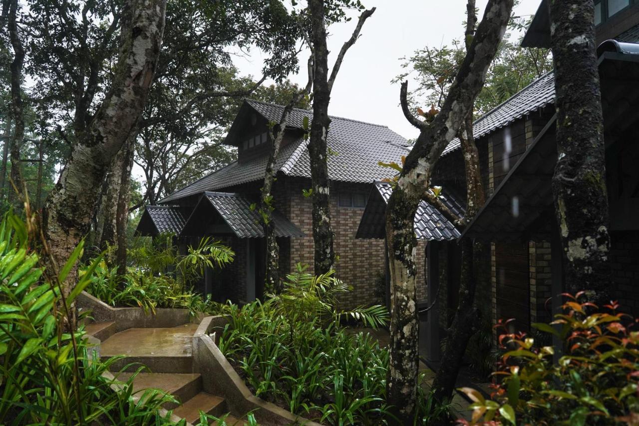 Elephant Passage Munnar Exteriör bild The Black House