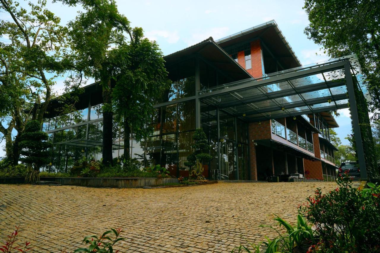 Elephant Passage Munnar Exteriör bild The library