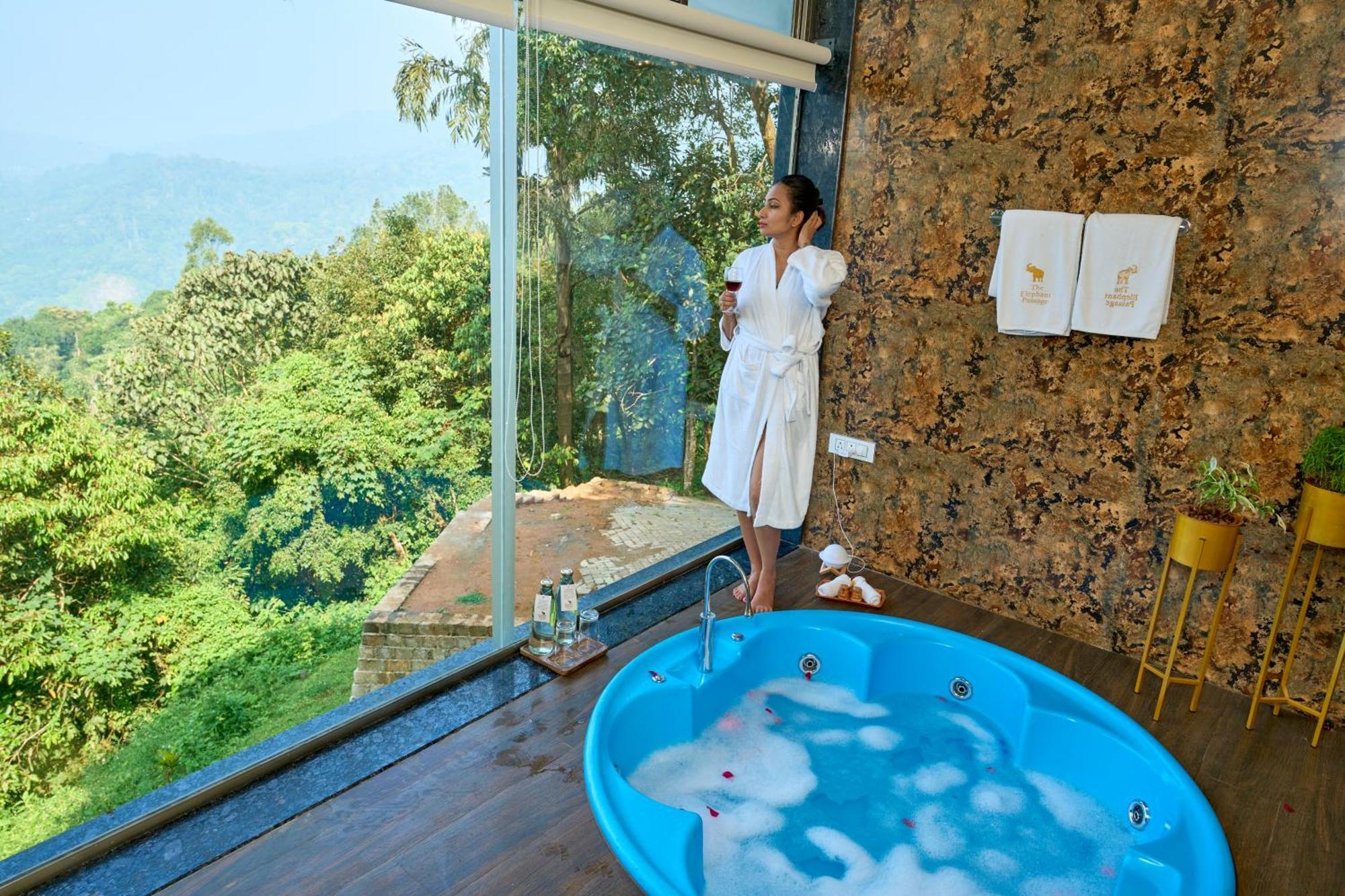 Elephant Passage Munnar Exteriör bild A woman in a spa